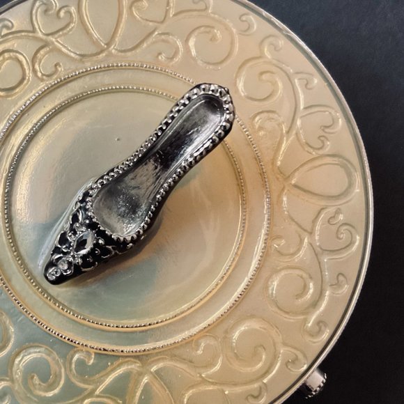 VINTAGE Jewelry or Trinket Hinged Round Metal Lined Box EUC - Picture 8 of 8